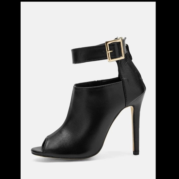 NEW Black Solid Ankle Strap Stilletto Heels - Picture 3 of 5